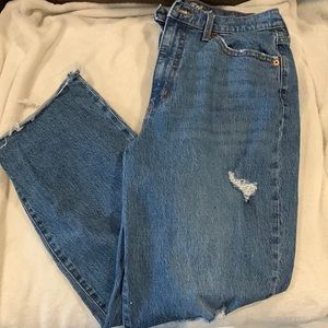 UNIVERSAL THREAD STRAIGHT LEG JEAN